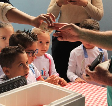 Feira do Empreendedor: Uma Experiência Mão na Massa no Colégio Cristão Aquas